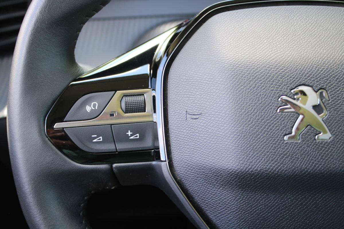 peugeot-208-2023-gasolina-1199cc