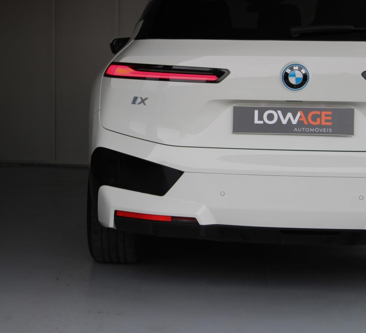 bmw-ix-2023-eletrico-500cc