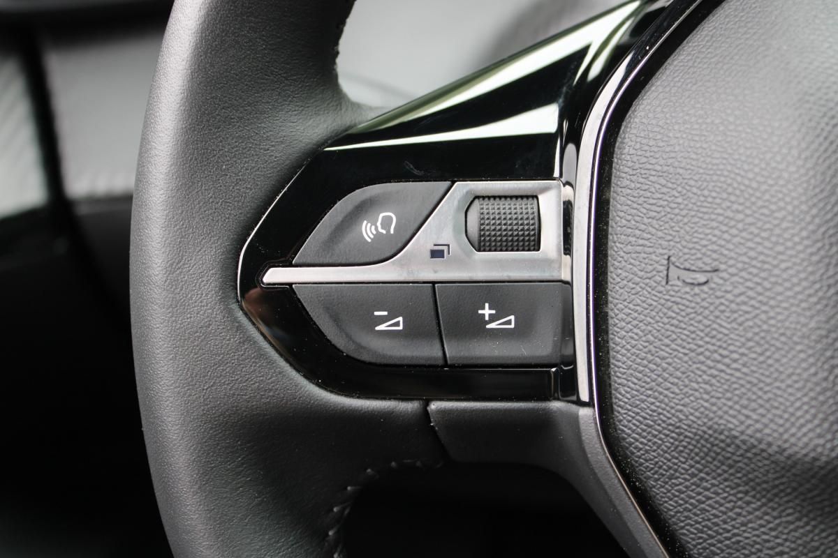 peugeot-2008-2024-gasolina-1199cc