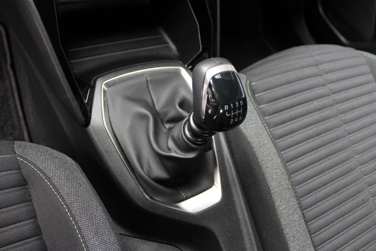 peugeot-2008-2024-gasolina-1199cc