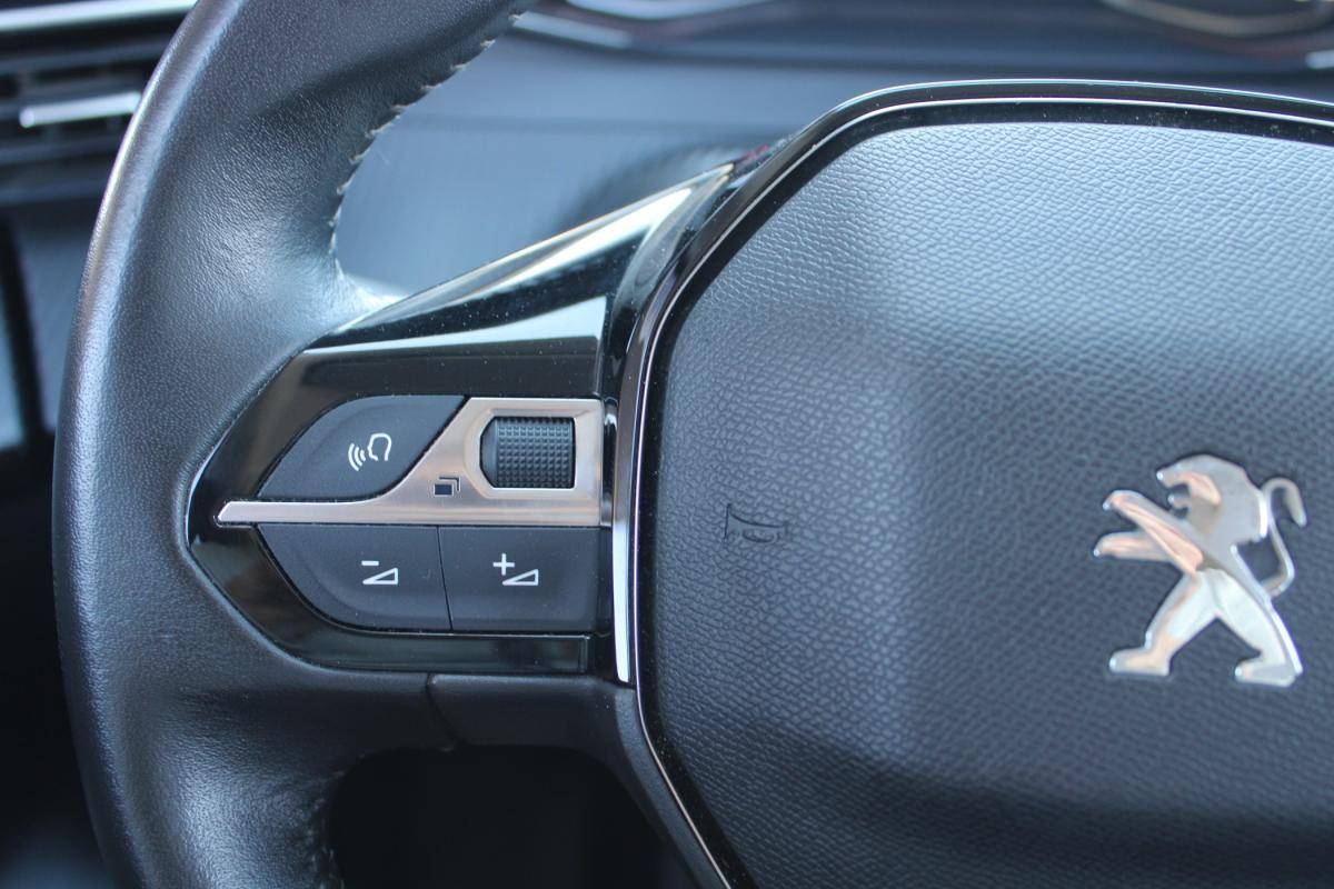 peugeot-208-2023-gasolina-1199cc