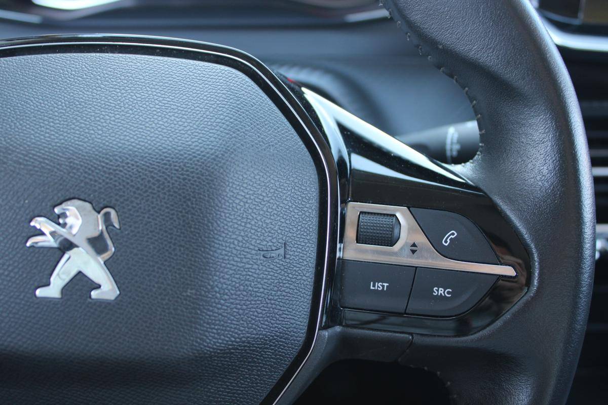 peugeot-208-2023-gasolina-1199cc