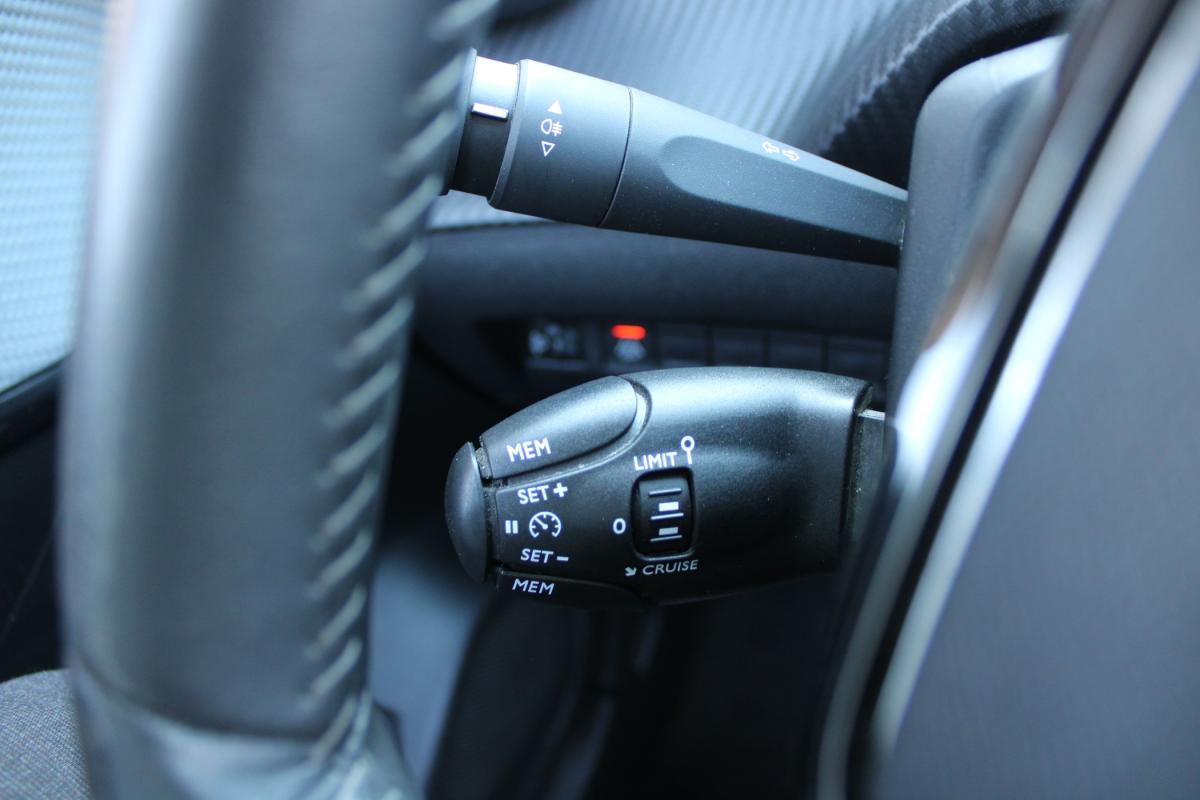 peugeot-208-2023-gasolina-1199cc