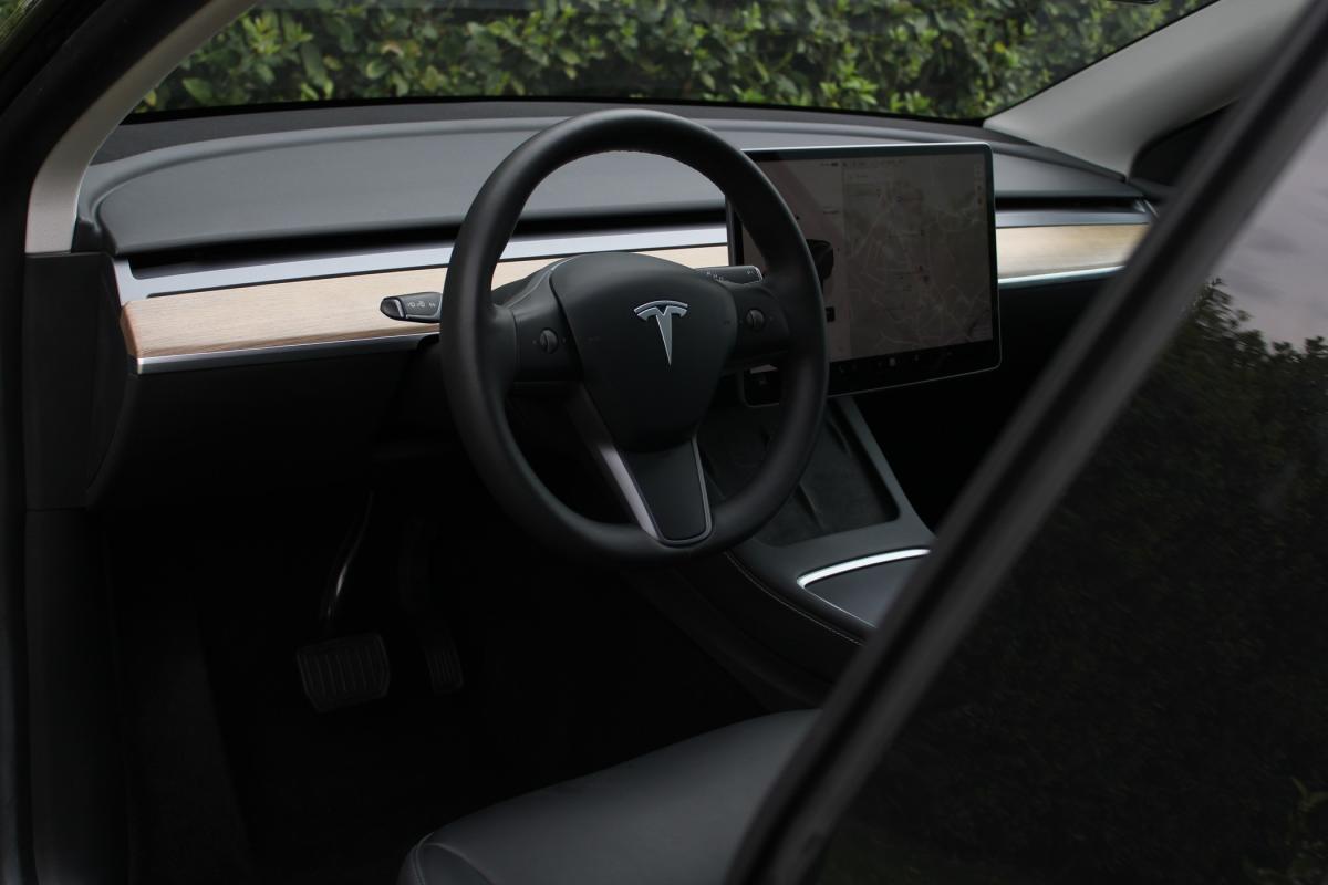 tesla-model-y-2023-eletrico-500cc