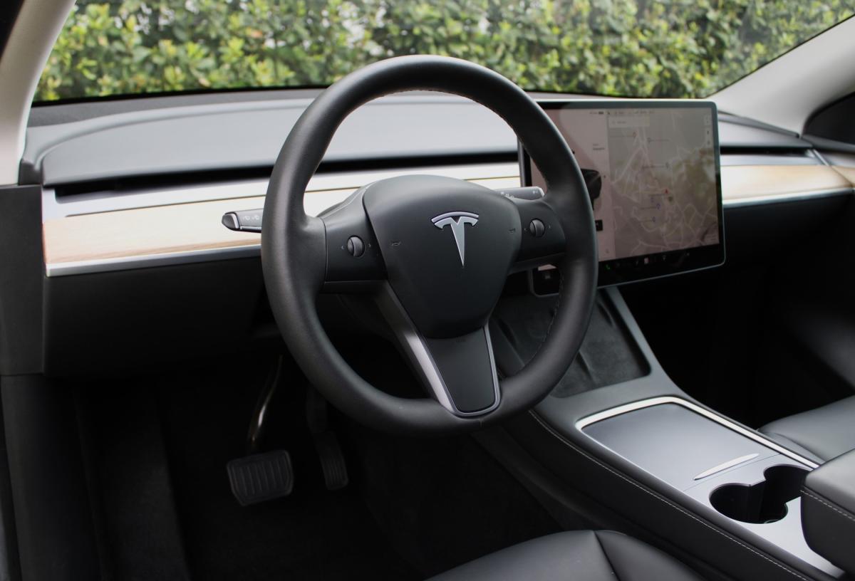 tesla-model-y-2023-eletrico-500cc
