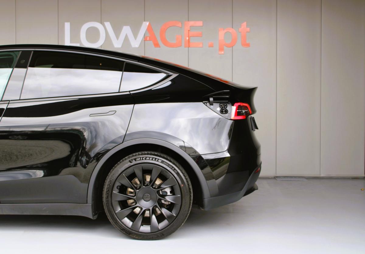 tesla-model-y-2023-eletrico-500cc
