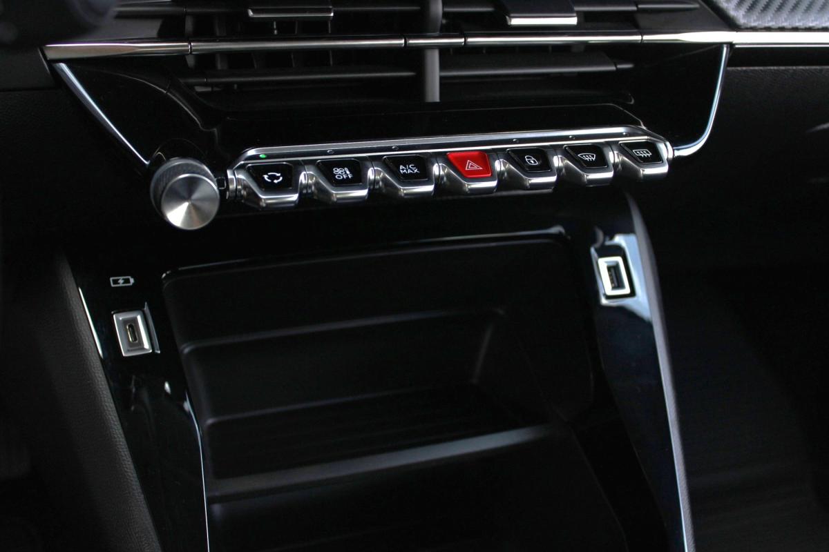 peugeot-208-2021-eletrico-500cc