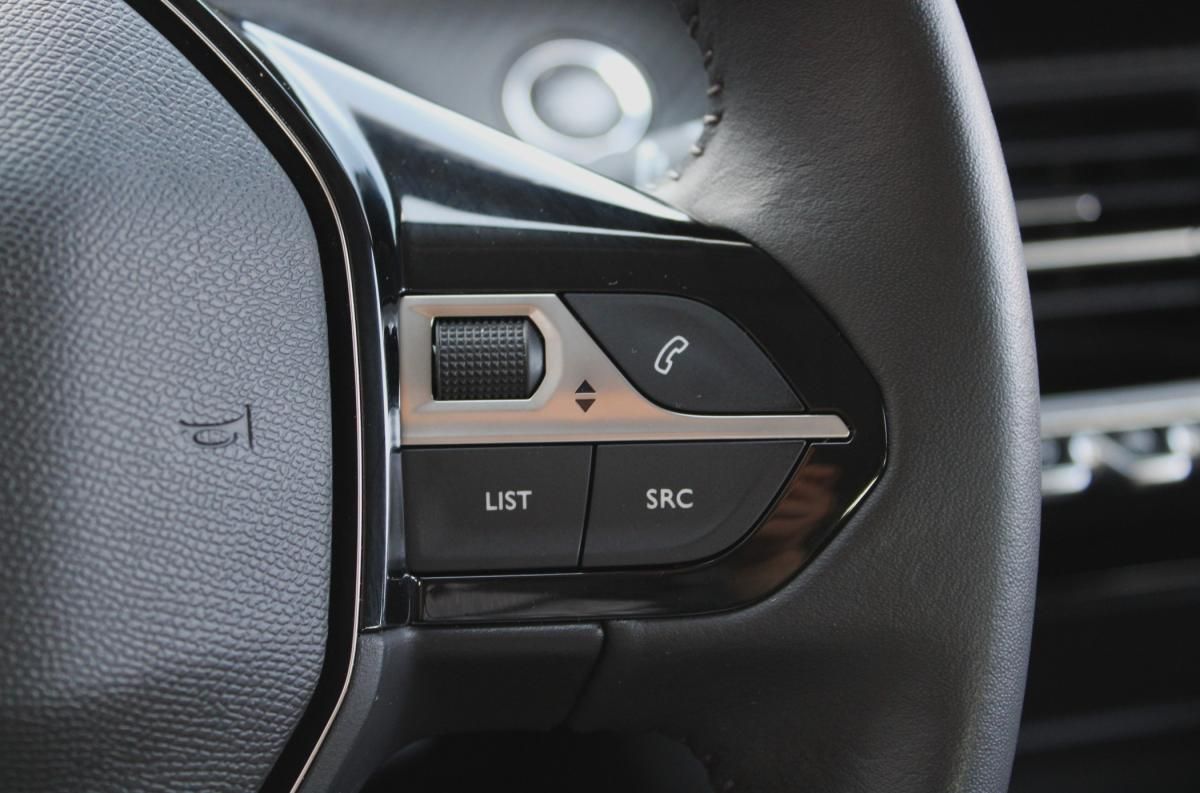 peugeot-208-2021-eletrico-500cc