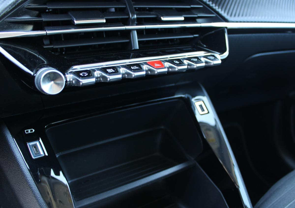 peugeot-208-2021-eletrico-500cc