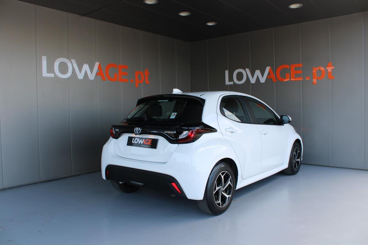 toyota-yaris-2022-hibrido-a-gasolina-1490cc