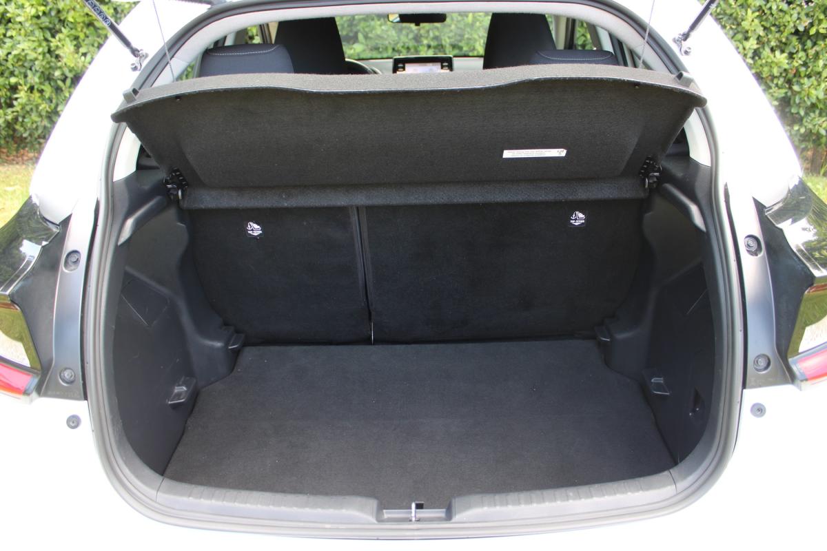 toyota-yaris-2022-hibrido-a-gasolina-1490cc