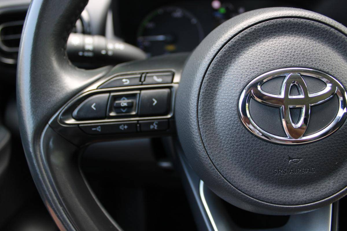 toyota-yaris-2022-hibrido-a-gasolina-1490cc
