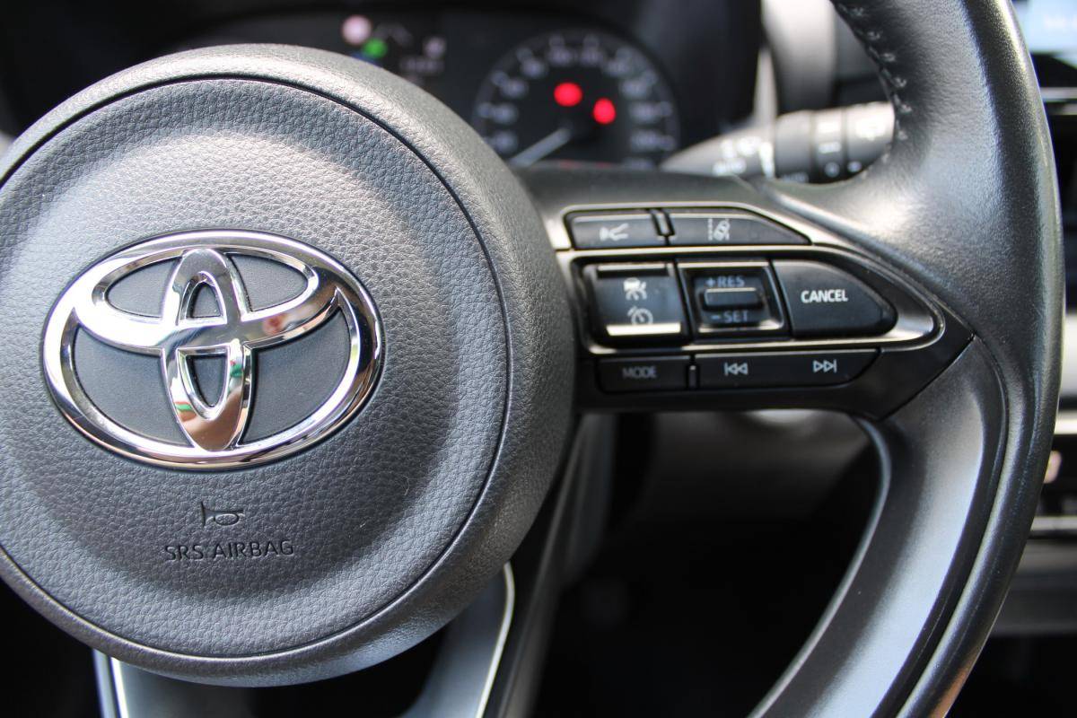 toyota-yaris-2022-hibrido-a-gasolina-1490cc