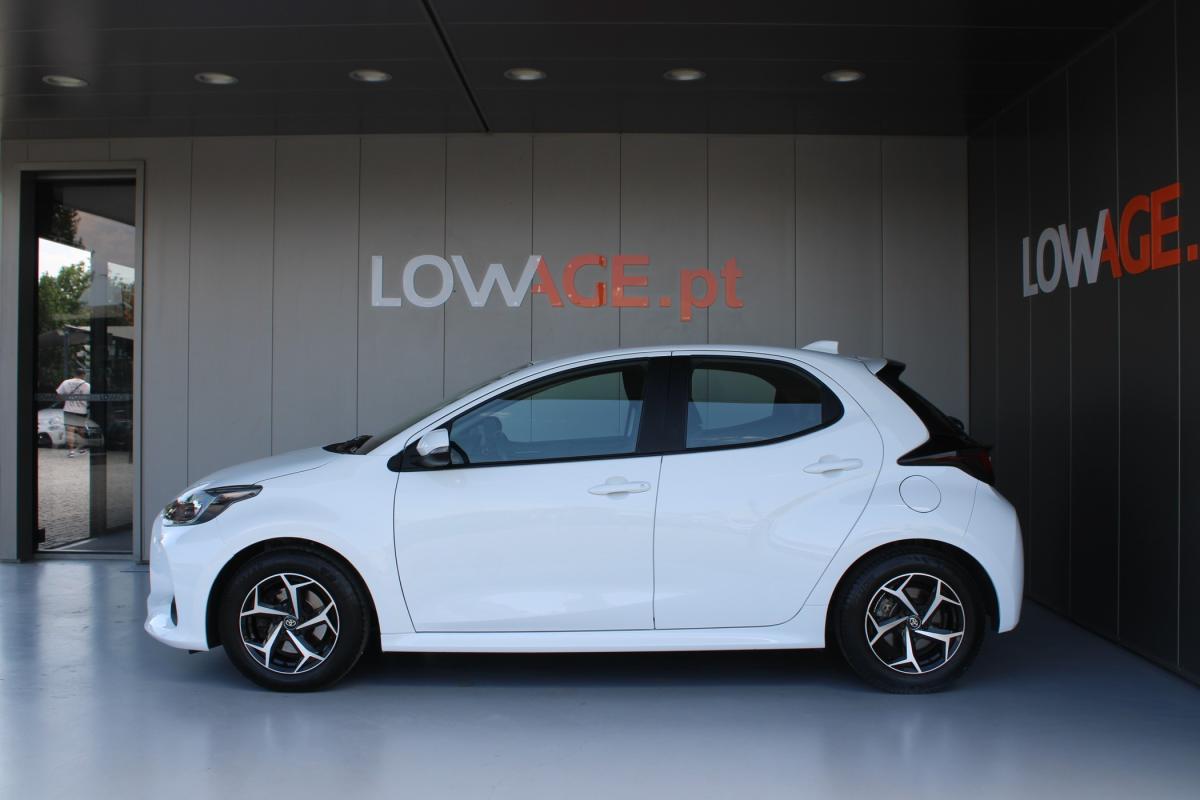 toyota-yaris-2022-hibrido-a-gasolina-1490cc