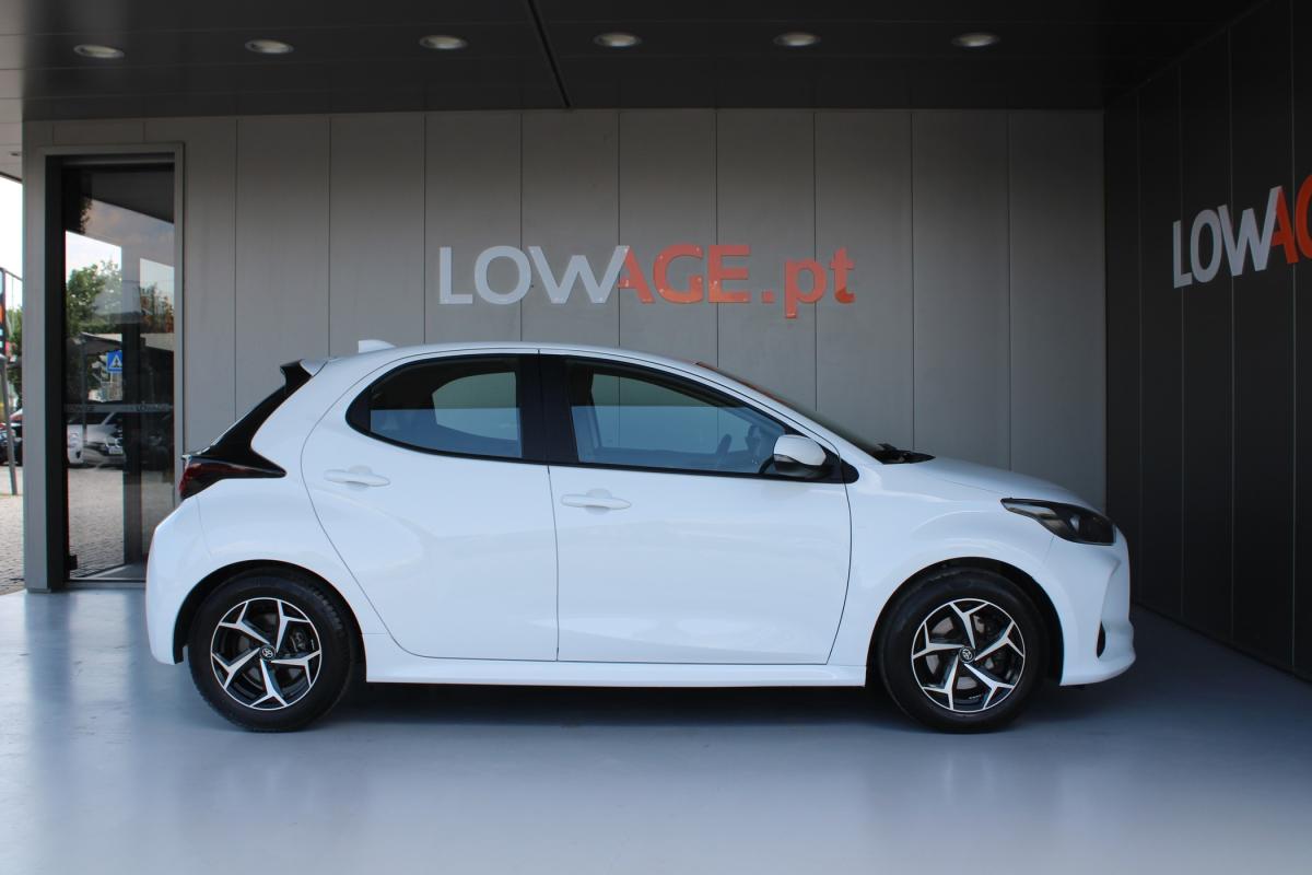 toyota-yaris-2022-hibrido-a-gasolina-1490cc