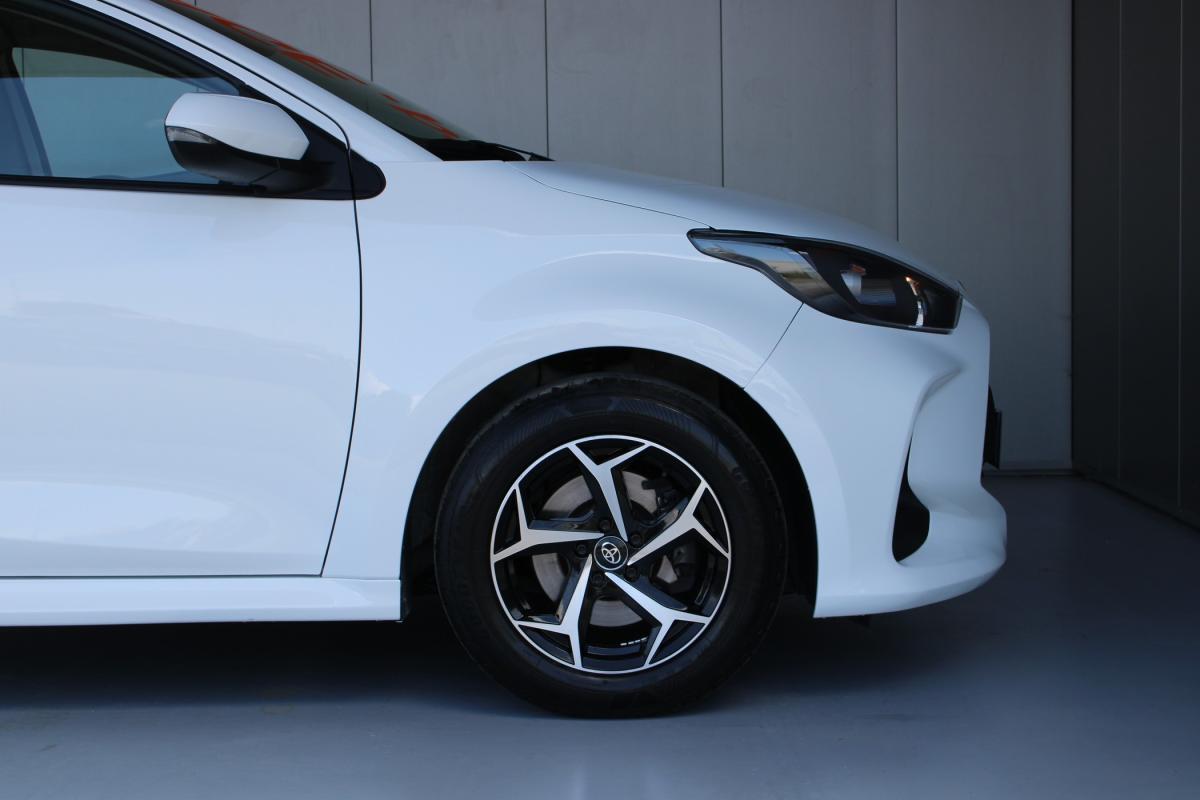 toyota-yaris-2022-hibrido-a-gasolina-1490cc