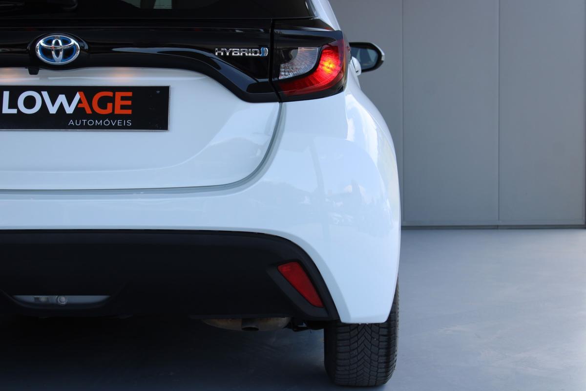 toyota-yaris-2022-hibrido-a-gasolina-1490cc