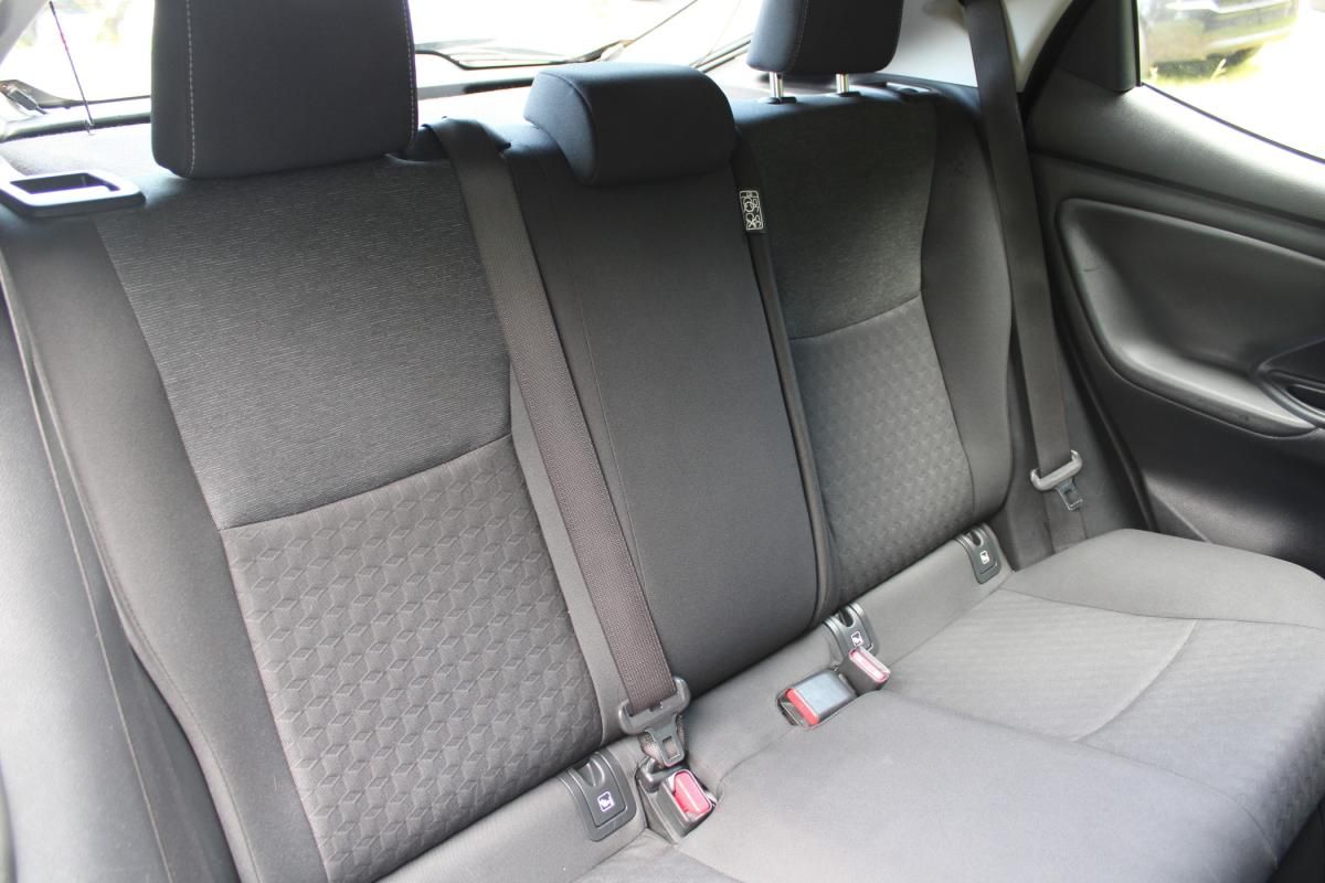 toyota-yaris-2022-hibrido-a-gasolina-1490cc