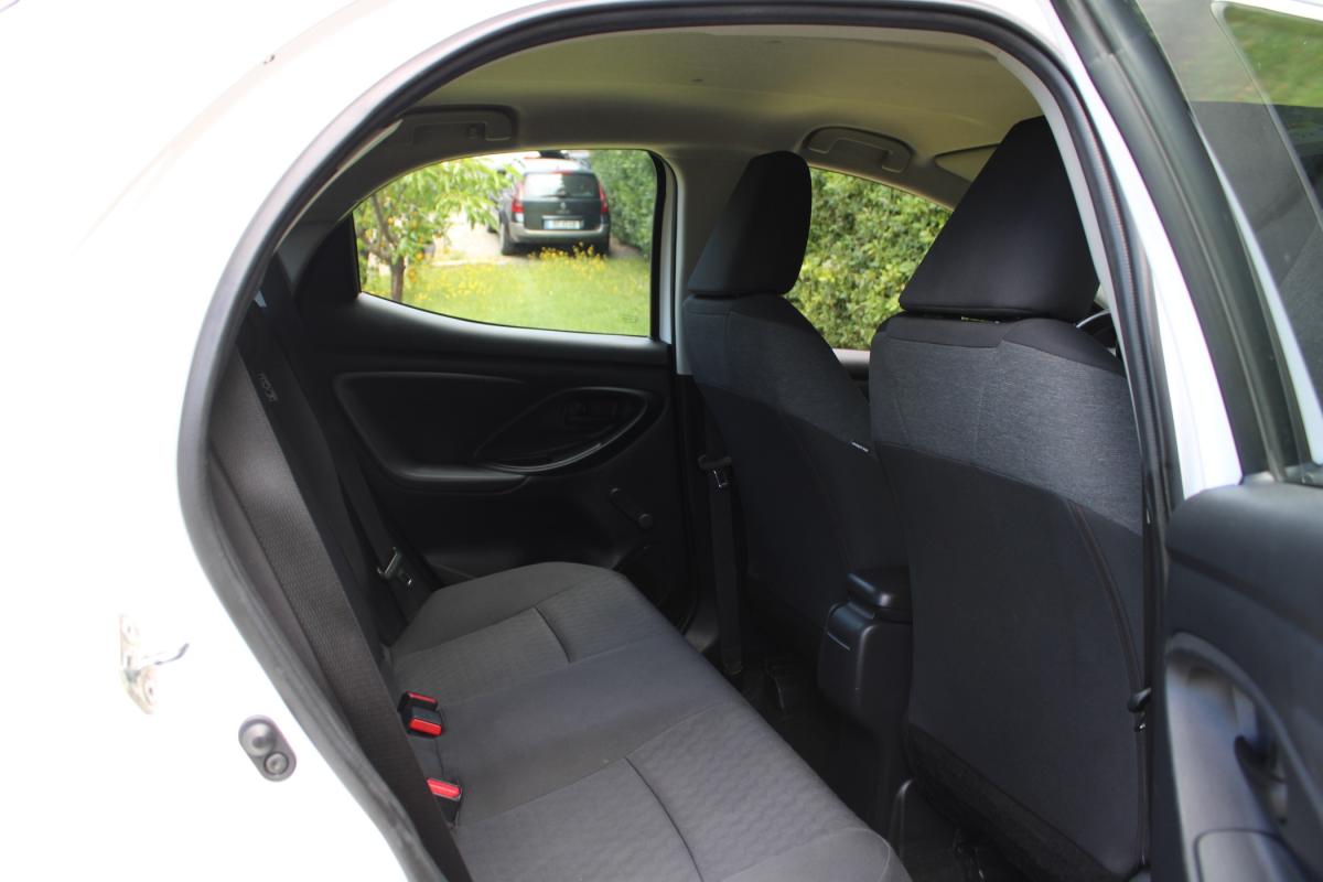 toyota-yaris-2022-hibrido-a-gasolina-1490cc