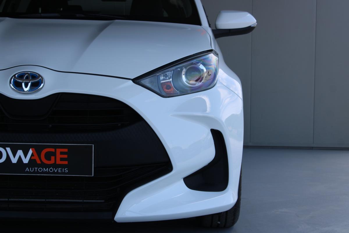 toyota-yaris-2022-hibrido-a-gasolina-1490cc
