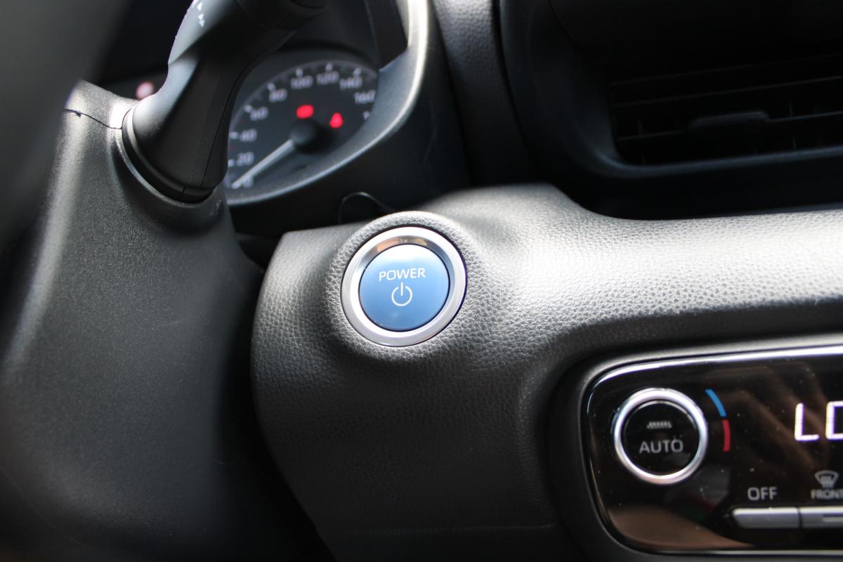 toyota-yaris-2022-hibrido-a-gasolina-1490cc