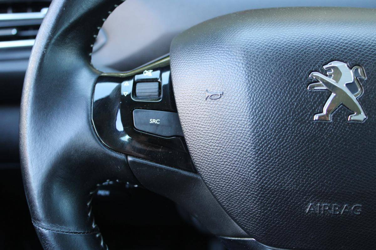 peugeot-308-2016-gasolina-1199cc