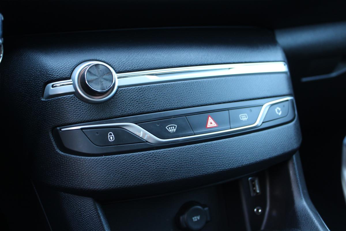 peugeot-308-2016-gasolina-1199cc