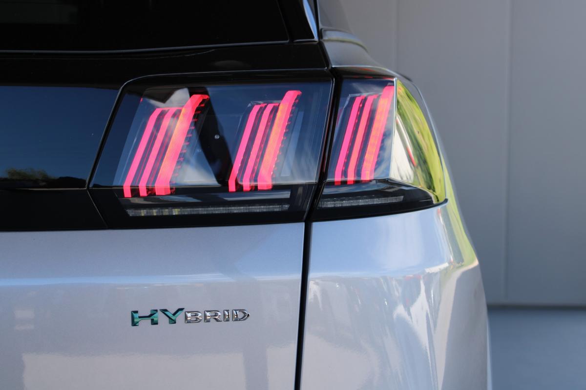 peugeot-3008-2021-hibrido-a-gasolina-1598cc