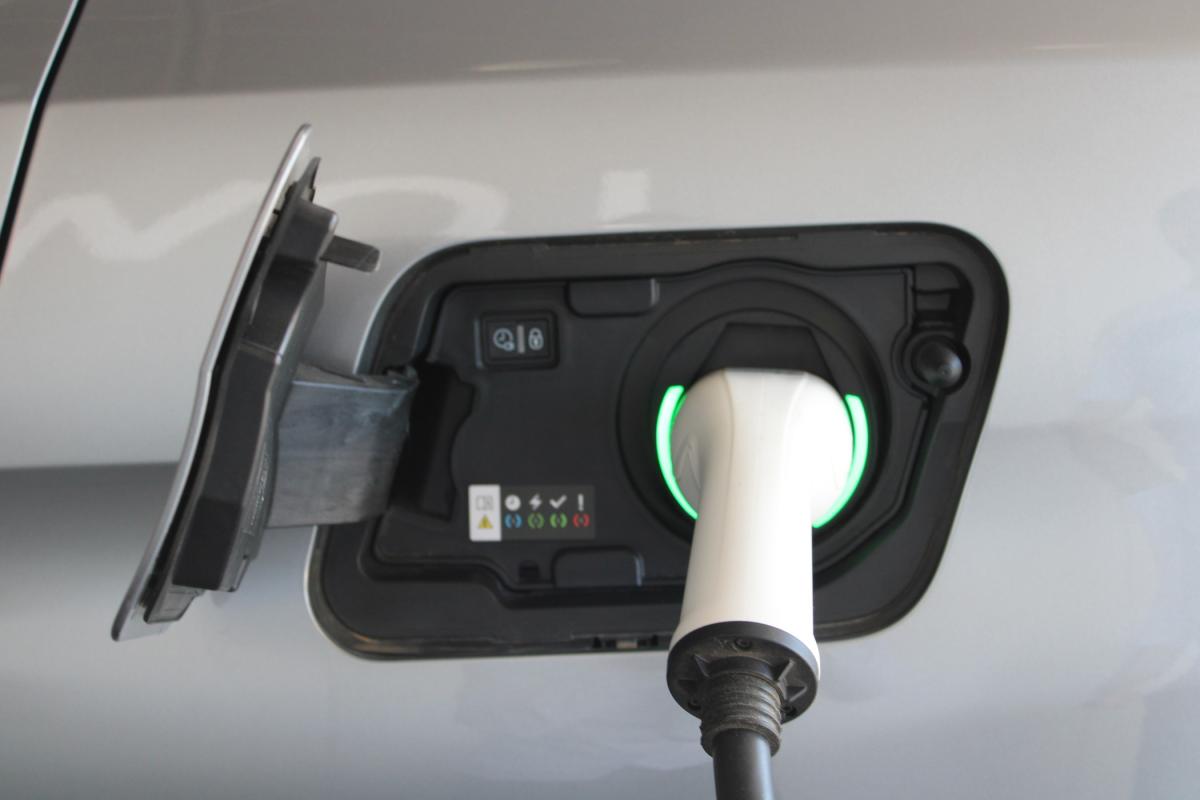 peugeot-3008-2021-hibrido-a-gasolina-1598cc