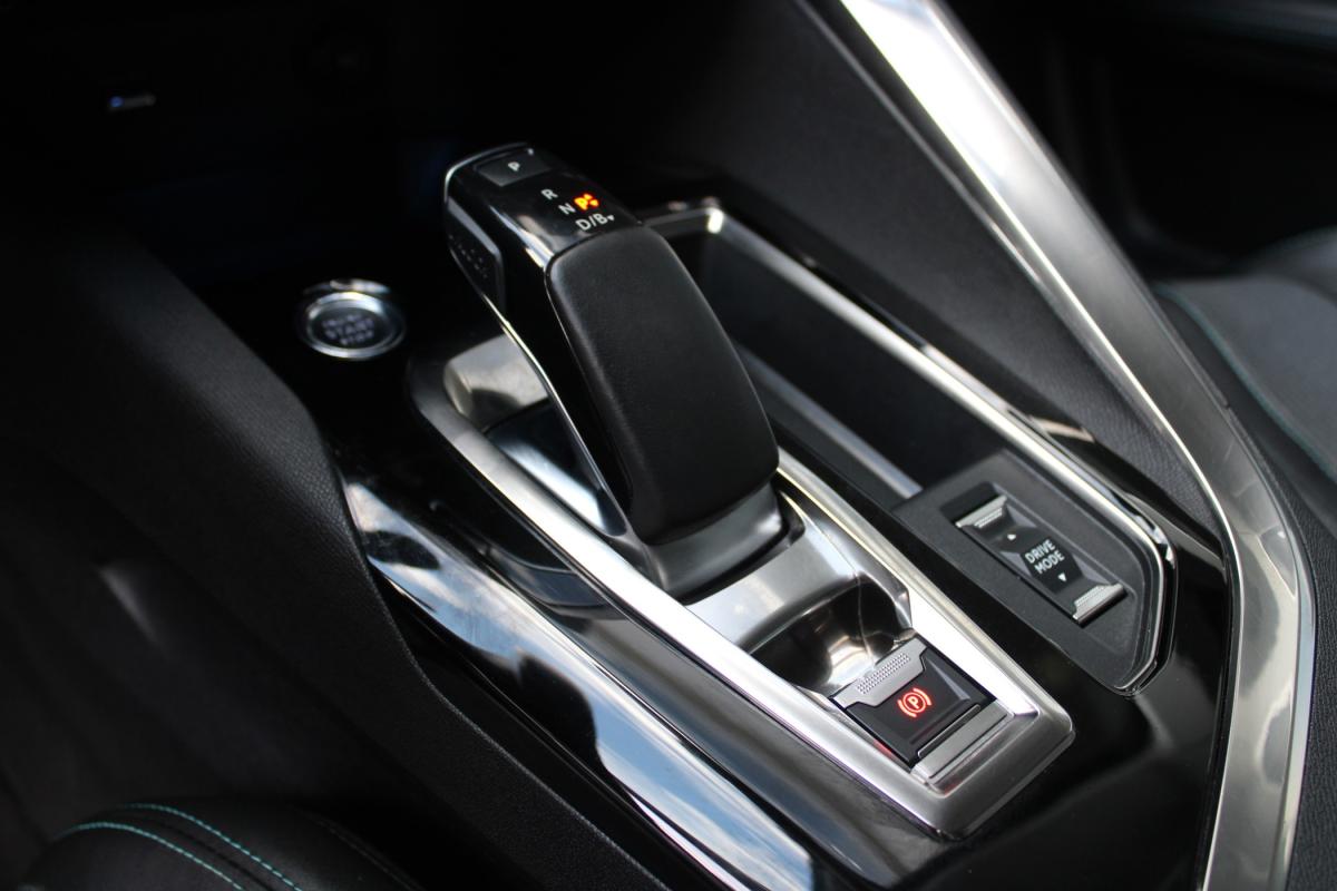 peugeot-3008-2022-hibrido-a-gasolina-1598cc
