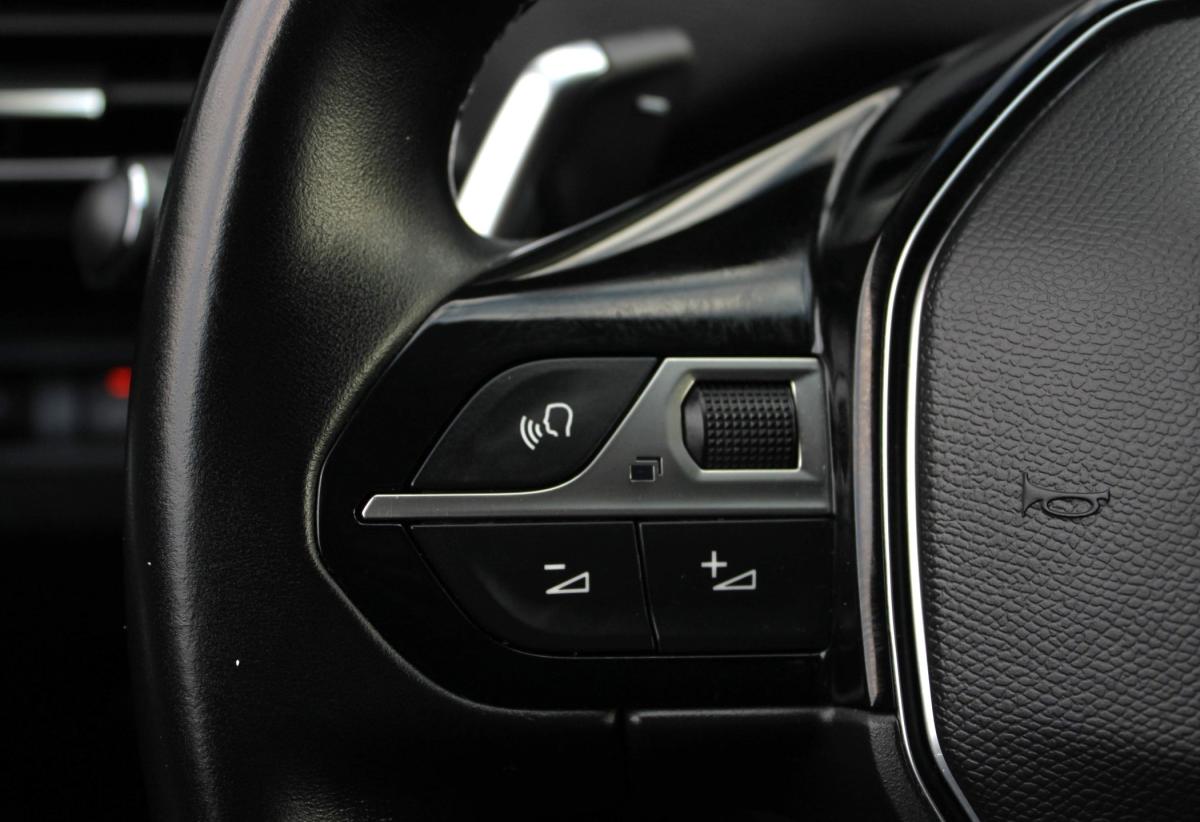 peugeot-3008-2022-hibrido-a-gasolina-1598cc