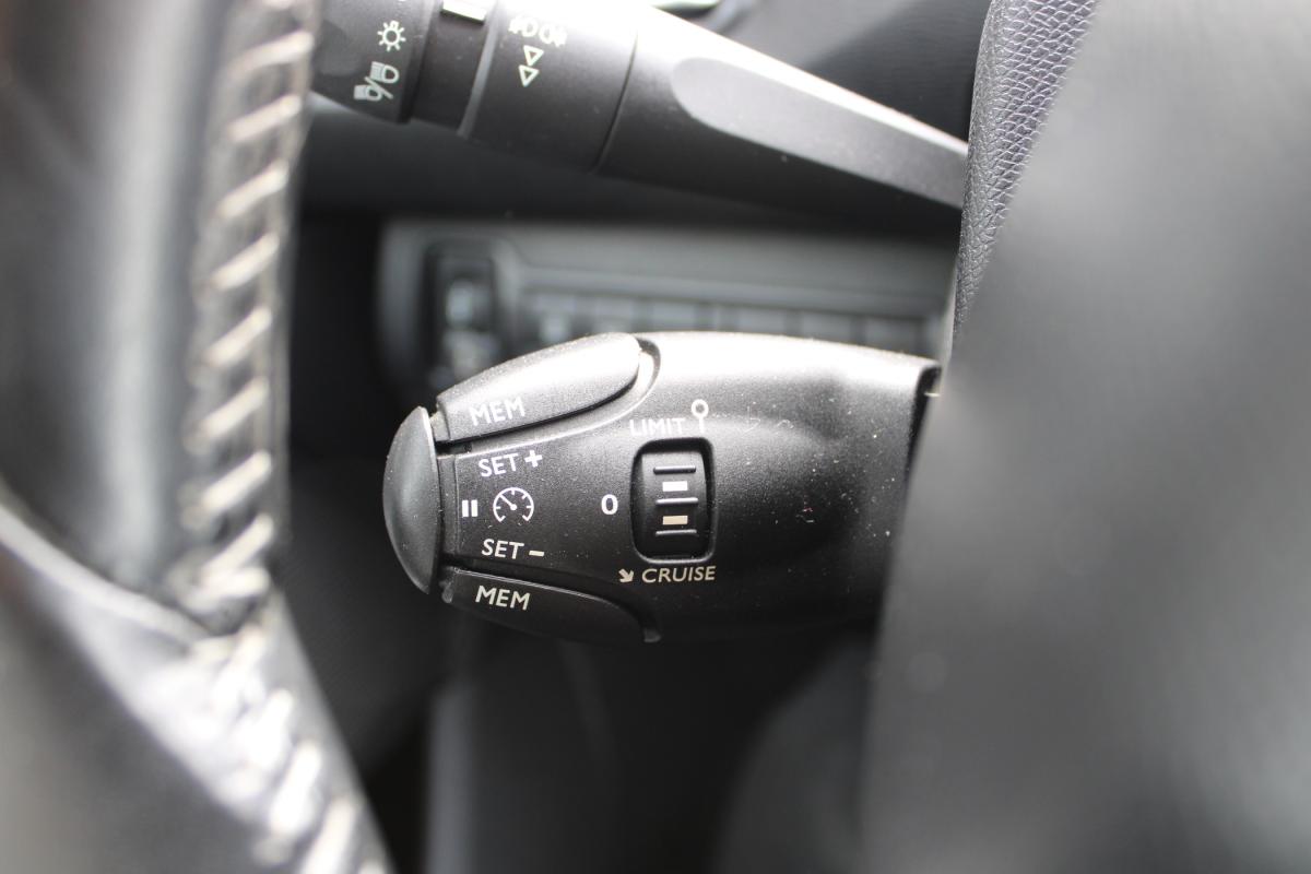 peugeot-308-sw-2015-diesel-1560cc