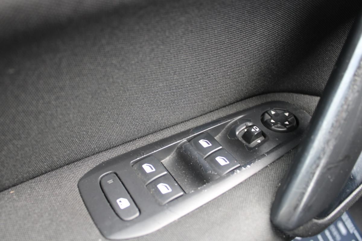 peugeot-308-sw-2015-diesel-1560cc