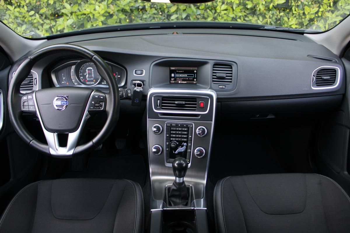 volvo-v60-2015-diesel-1560cc