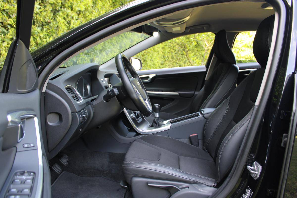 volvo-v60-2015-diesel-1560cc