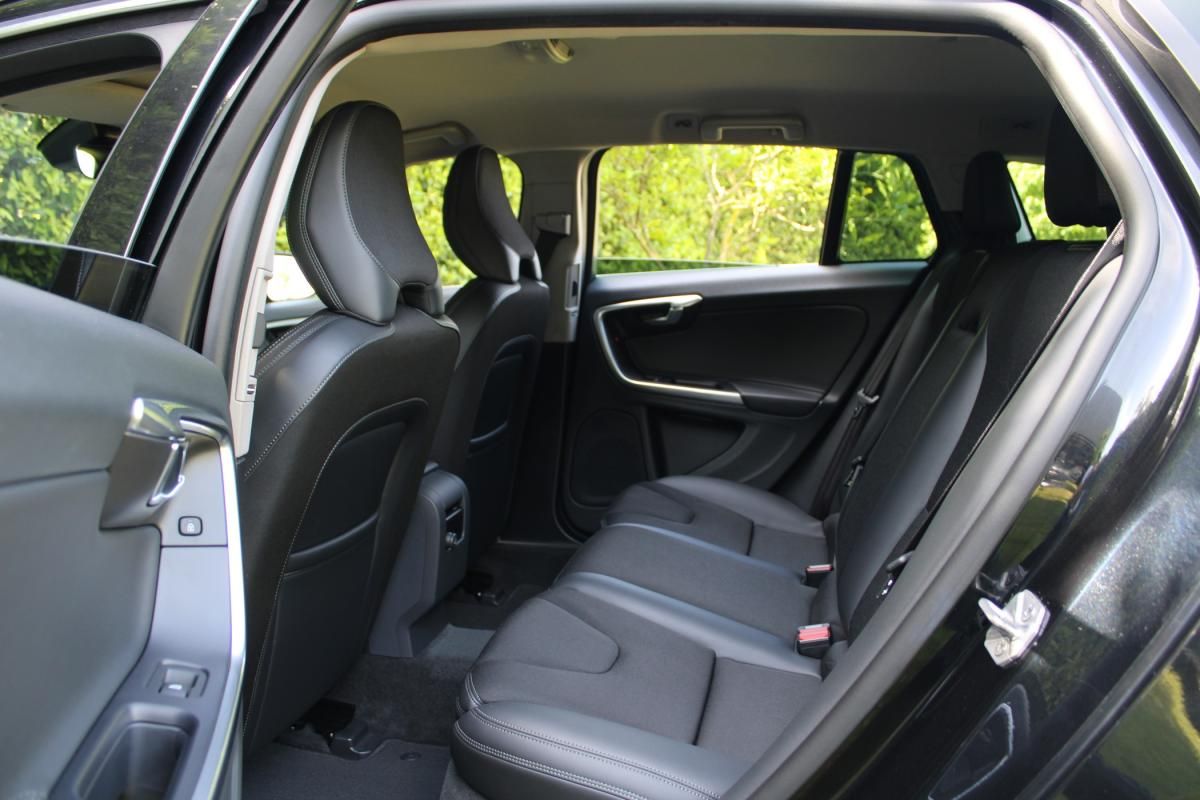 volvo-v60-2015-diesel-1560cc
