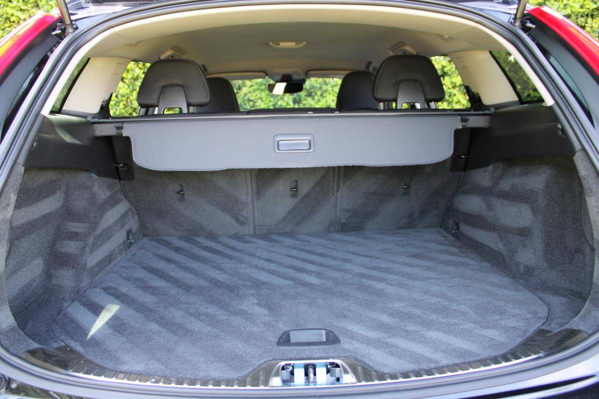 volvo-v60-2015-diesel-1560cc