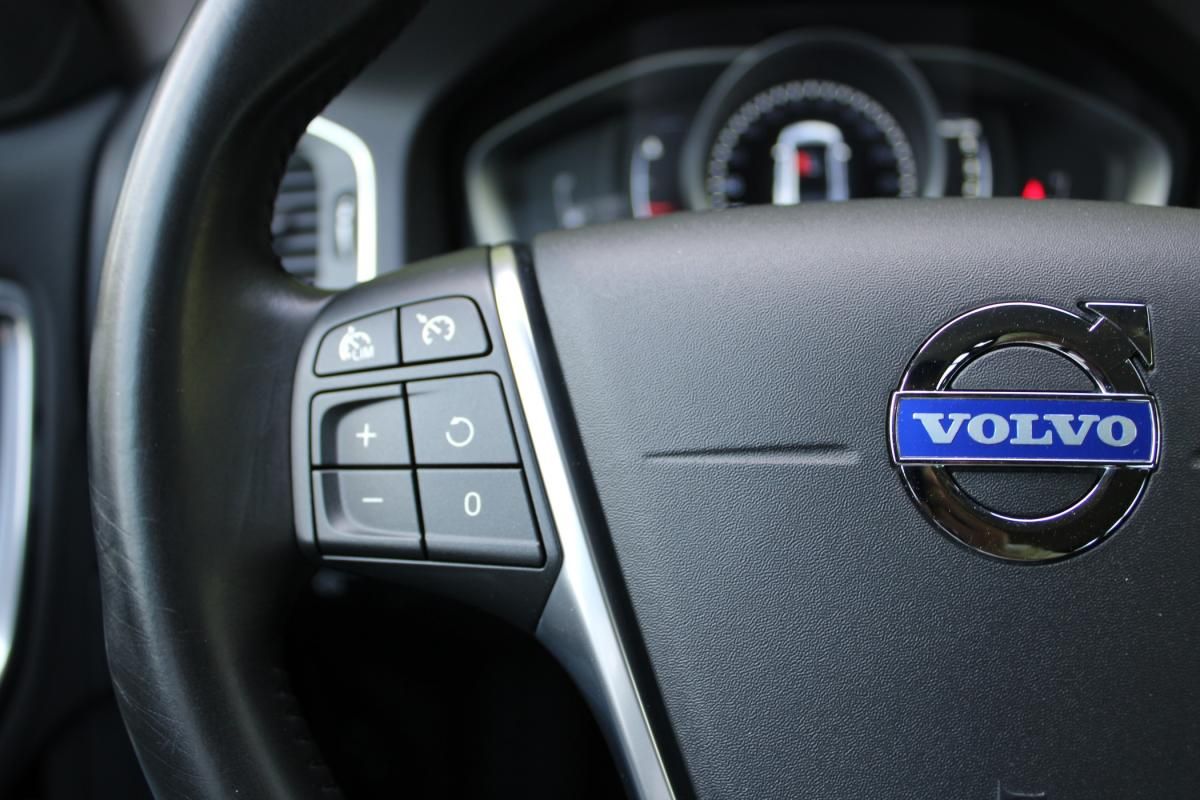 volvo-v60-2015-diesel-1560cc