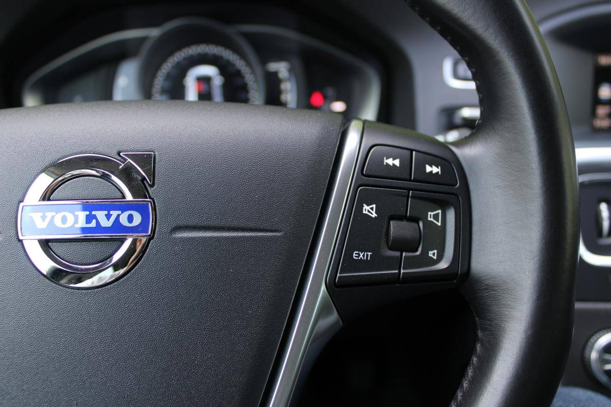 volvo-v60-2015-diesel-1560cc