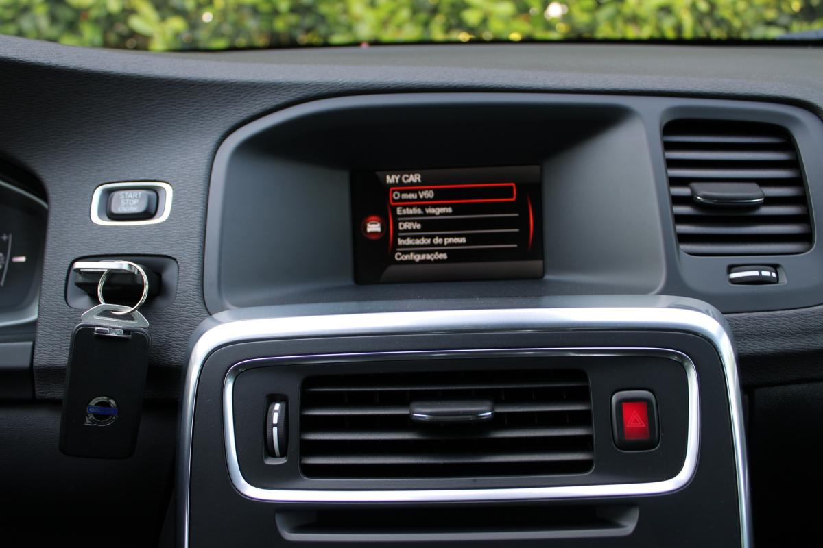 volvo-v60-2015-diesel-1560cc