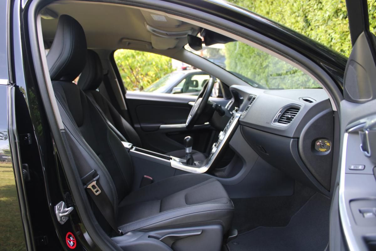 volvo-v60-2015-diesel-1560cc