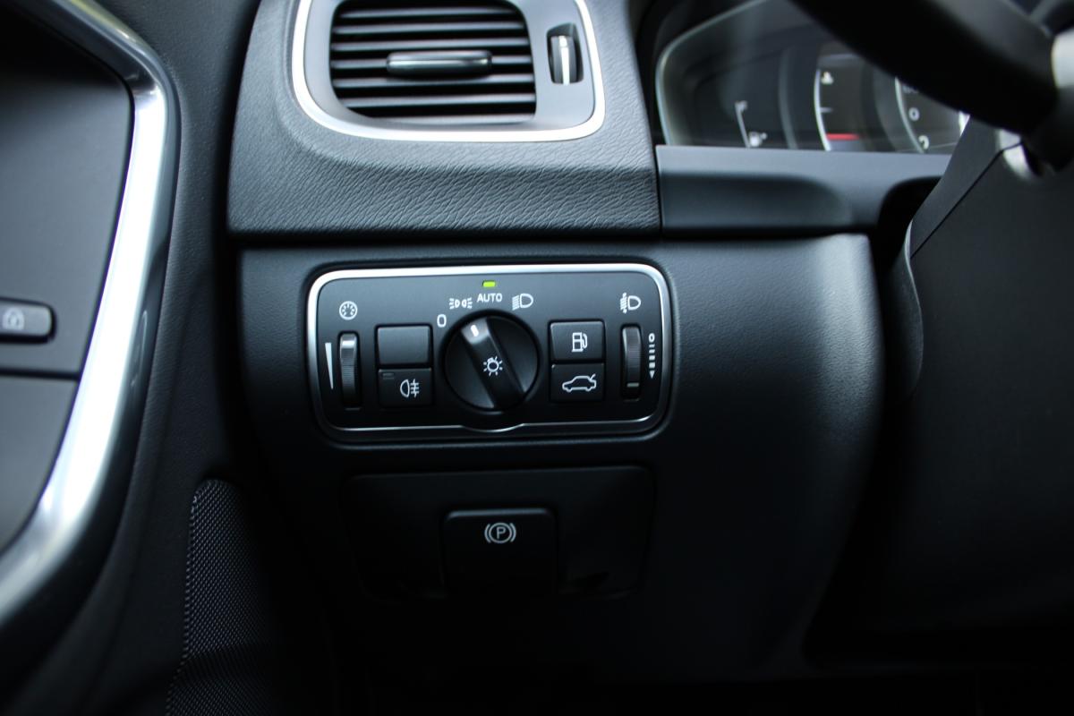 volvo-v60-2015-diesel-1560cc