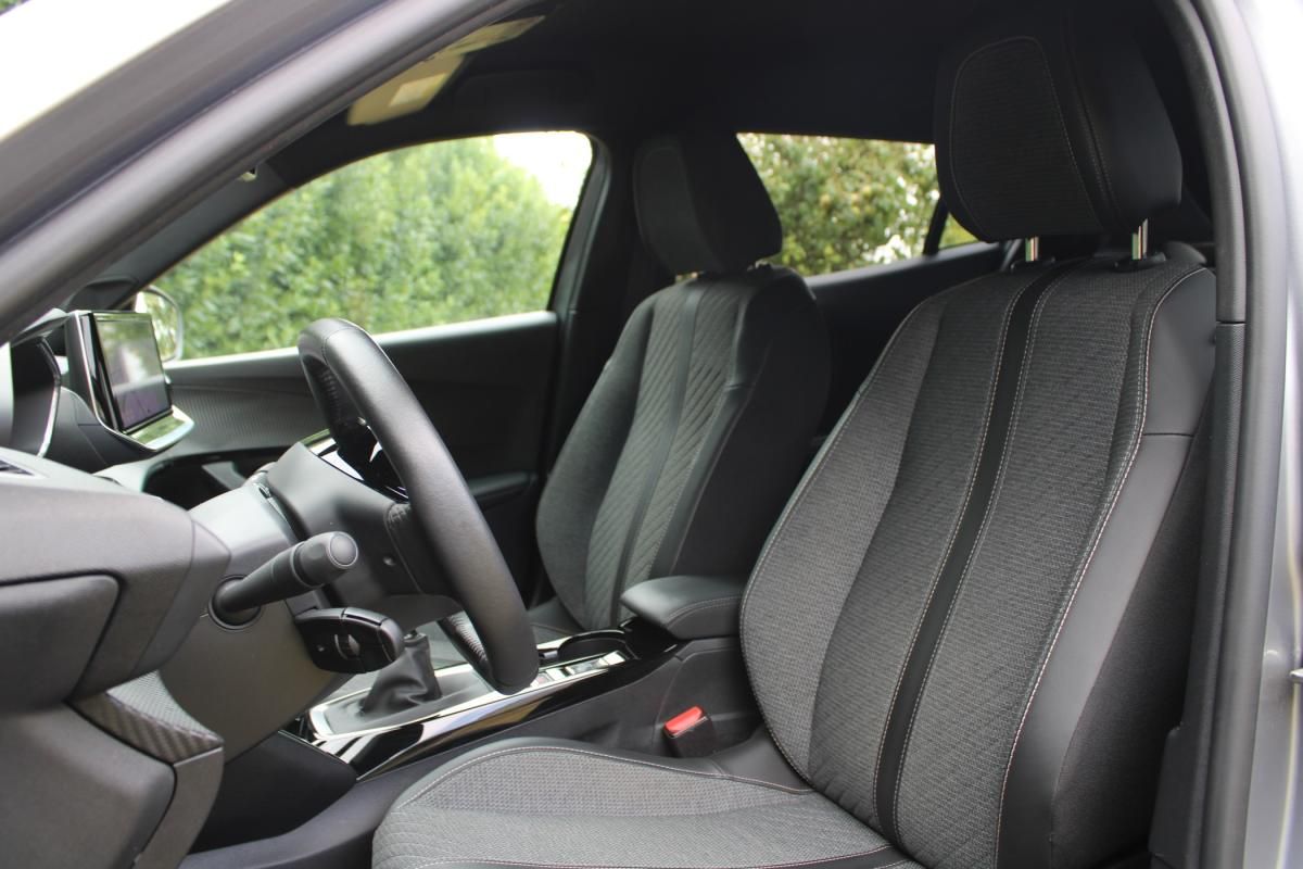 peugeot-2008-2023-gasolina-1199cc
