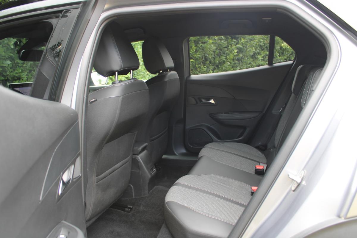 peugeot-2008-2023-gasolina-1199cc