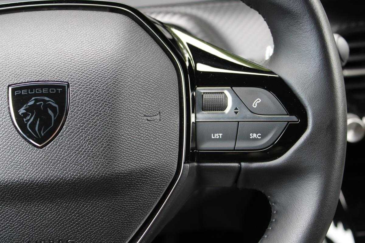 peugeot-2008-2023-gasolina-1199cc