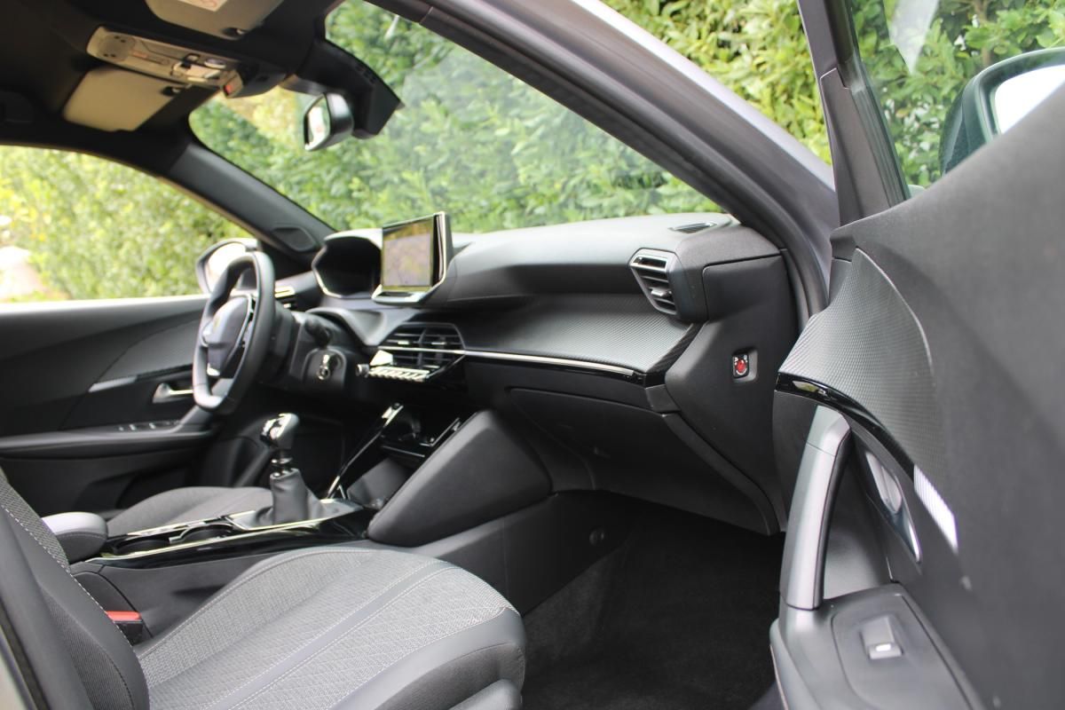 peugeot-2008-2023-gasolina-1199cc