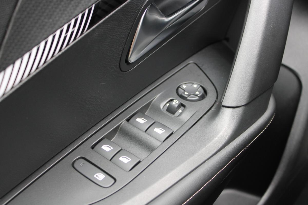 peugeot-2008-2023-gasolina-1199cc