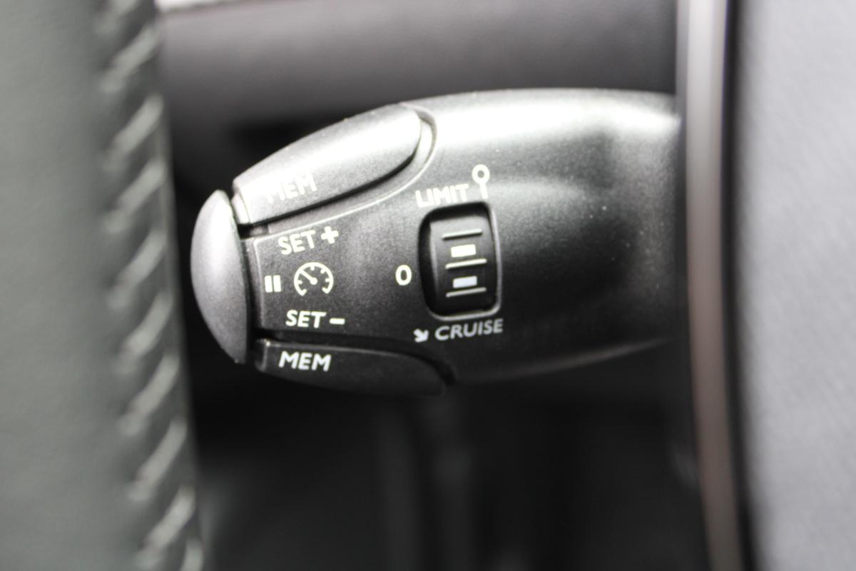 peugeot-2008-2023-gasolina-1199cc