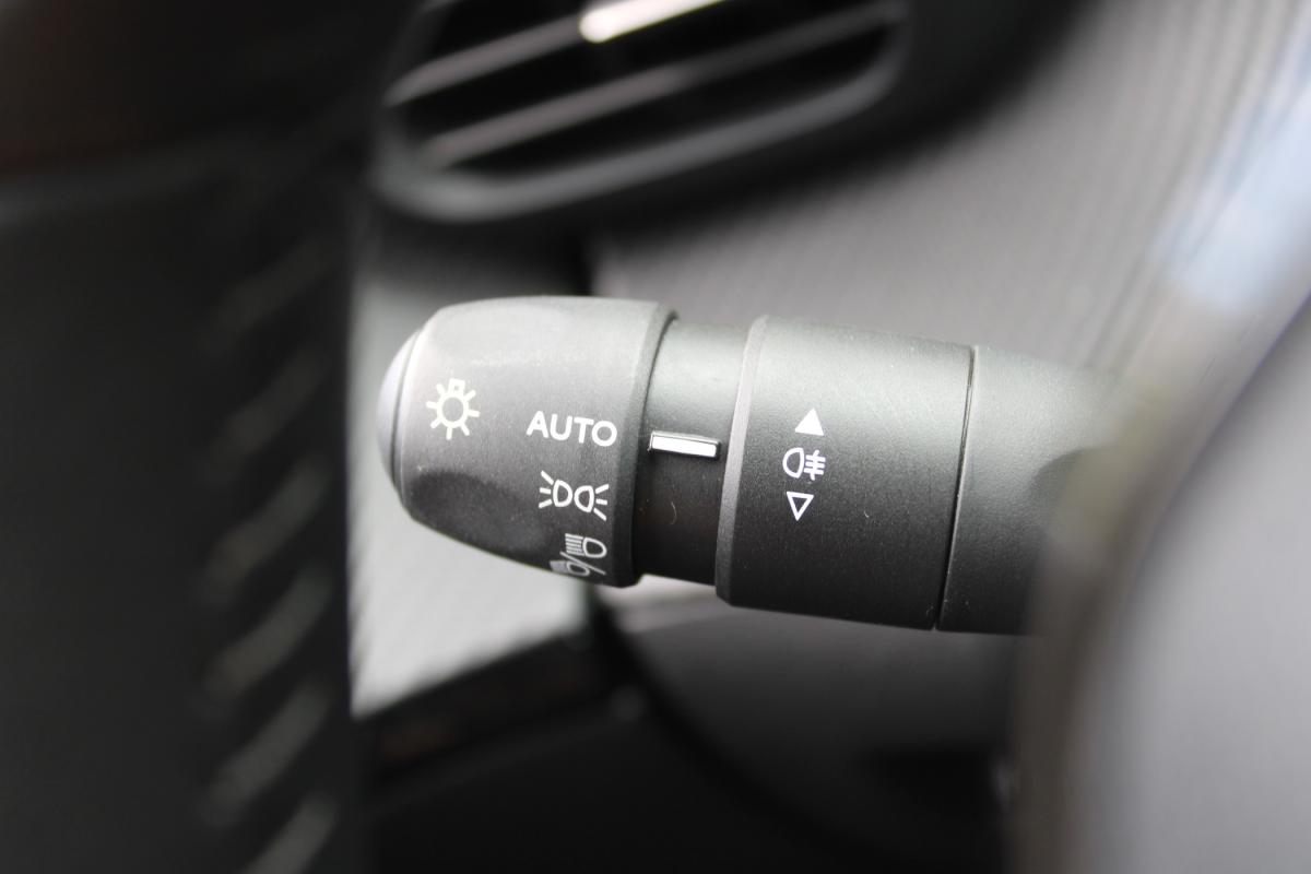 peugeot-2008-2023-gasolina-1199cc