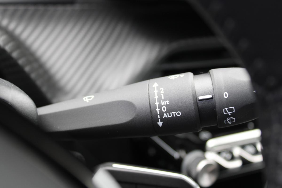 peugeot-2008-2023-gasolina-1199cc